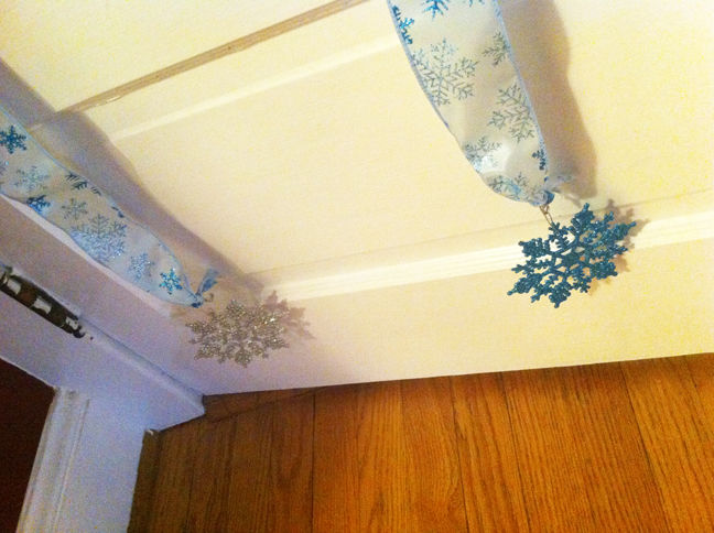ornaments Quick & easy way to display Christmas cards!